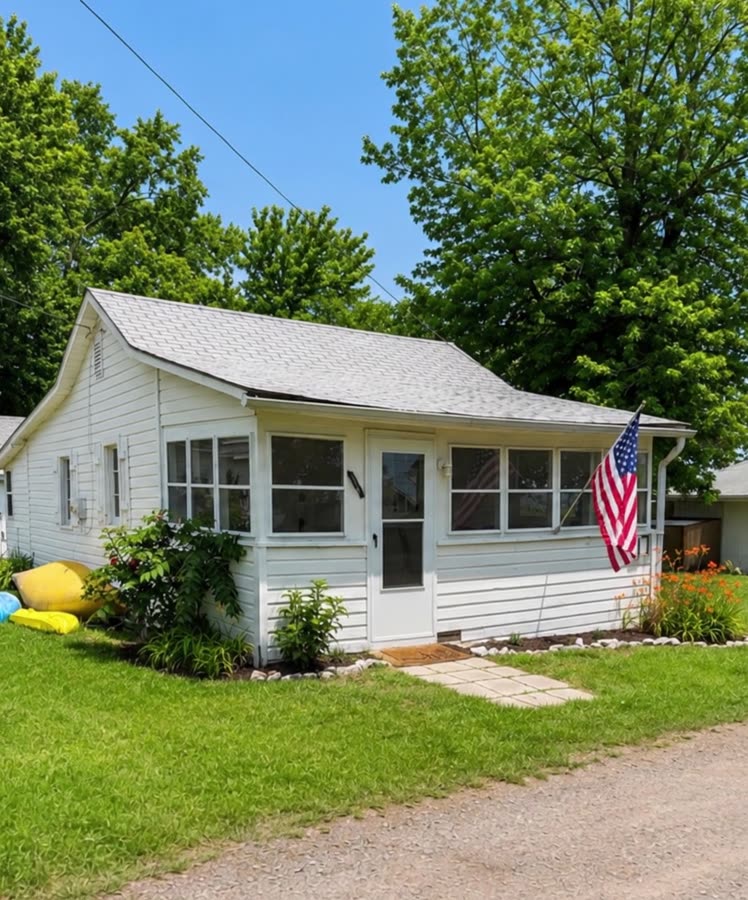 Cottage #17, Plum Point